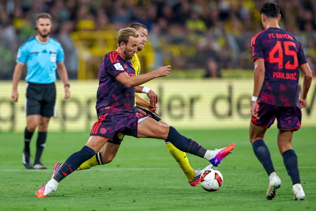 22.08.2026, Fußball, Borussia Dortmund - FC Bayern München, Signal Iduna Park, Saison 2026 2027: Harry Kane (FC Bayern München 09) im Zweikampf gegen Waldemar Anton (BVB 03) DFB regulations prohibit any use of photographs as image sequences and or quasi-video. Nordrhein-Westfalen Deutschland