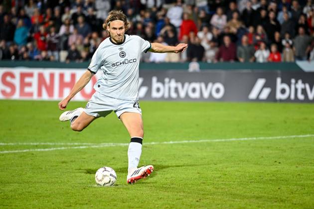 Roberts Uldrikis (Arminia Bielefeld) in Aktion, am Ball, Einzelaktion, beim letzten Elfmeter waehrend des DFB-Pokal 1 Runde Spiels zwichen SG Sonnenhof Grossaspach v Arminia Bielefeld, Wir machen Druck Arena am 22. August 2026 in Grossaspach, Deutschland. (Foto von Harry Langer DeFodi Images) +++ Roberts Uldrikis (Arminia Bielefeld) controls the Ball during the DFB-Pokal 1 Runde match between SG Sonnenhof Grossaspach v Arminia Bielefeld at Wir machen Druck Arena on August 22, 2026 in Grossaspach, Germany. (Photo by Harry Langer DeFodi Images) (Photo by Harry Langer DeFodi Images) DFB DFL REGULATIONS PROHIBIT ANY USE OF PHOTOGRAPHS AS IMAGE SEQUENCES AND OR QUASI-VIDEO. -