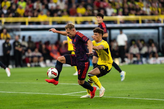 22.08.2026, GER Deutschland, Fussball, Saison 2026 2027, Franz Beckenbauer Supercup - Borussia Dortmund vs FC Bayern München Muenchen Zweikampf zwischen Joshua Kimmich (FC Bayern München Muenchen, 6) und Samuele Inacio (Borussia Dortmund, 40) Dortmund Signal Iduna Park Nordrhein-Westfalen (NRW) Deutschland Copyright: xnordphotoxGmbHx xChristianxSchulzex