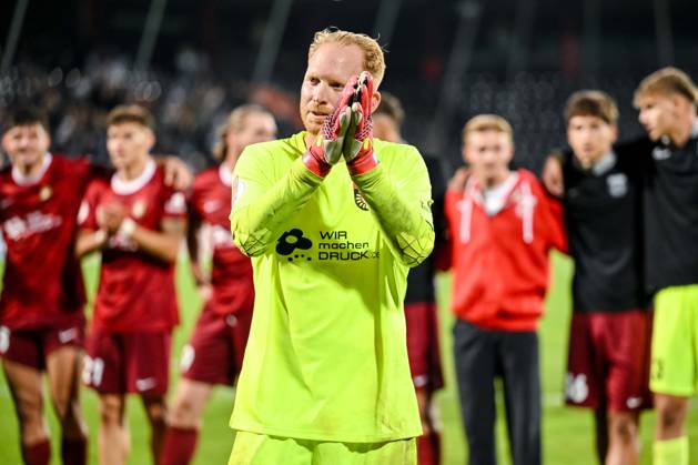 Torwart Maximilian Reule (SG Sonnenhof Grossaspach) gestikuliert, gestik waehrend des DFB-Pokal 1 Runde Spiels zwichen SG Sonnenhof Grossaspach v Arminia Bielefeld, Wir machen Druck Arena am 22. August 2026 in Grossaspach, Deutschland. (Foto von Harry Langer DeFodi Images) +++ Torwart Maximilian Reule (SG Sonnenhof Grossaspach) gestures during the DFB-Pokal 1 Runde match between SG Sonnenhof Grossaspach v Arminia Bielefeld at Wir machen Druck Arena on August 22, 2026 in Grossaspach, Germany. (Photo by Harry Langer DeFodi Images) (Photo by Harry Langer DeFodi Images) DFB DFL REGULATIONS PROHIBIT ANY USE OF PHOTOGRAPHS AS IMAGE SEQUENCES AND OR QUASI-VIDEO. -