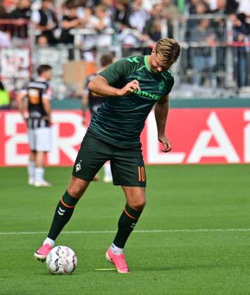 22.08.2026,GER Fußball, Männer,DFB Pokal, 1.Runde Saison 2026 2027, Hamburg, Lüneburger SK vs Werder Bremen Niclas Füllkrug (Werder 10) beim Aufwärmen DFB DFL regulations prohibit any use of photographs as image sequences and or quasi-video) Hamburg Millerntorstadion Hamburg Deutschland Copyright: xnordphotoxGmbH xWitkex