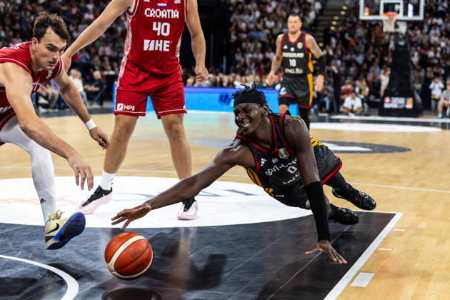 22.08.2026, GER, Turkish Airlines Supercup 2026, Hamburg, Finale, Deutschland-Kroatien Isaac Bonga (Deutschland, 0) im Kampf um den Ball Hamburg Barclays Arena Hamburg Deutschland