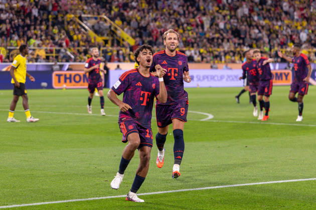 22.08.2026, Fussball, Franz Beckenbauer Supercup 2026, Borussia Dortmund - FC Bayern München. v. l. Nathaniel Brown (FC Bayern München), Harry Kane (FC Bayern München) bejubeln das Tor zum 0:1. Dortmund Signal Iduna Park NRW Deutschland xRHR-FOTO DEx Copyright: DennisxEwert RHR-FOTOx RHR-FOTO DE