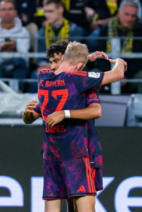 Supercup, Deutschland, Borussia Dortmund vs. FC Bayern München, 22.08.2026 im Signal Iduna Park Tor und Jubel zum 0:1 durch Nathaniel Brown mit Harry Kane und Joshua Kimmich Konrad Laimer Copyright: xBahhoxKarax