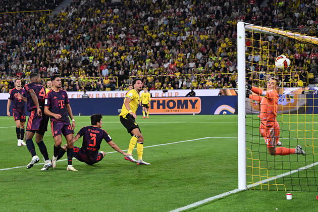 Ramy Bensebaini (Borussia Dortmund) Tor zum 1:1 zaehlt nicht wegen Abseits nach VAR Entscheid waehrend des Franz-Beckenbauer-Supercup Endspiel 2026 zwischen Borussia Dortmund und FC Bayern Muenchen, Signal Iduna Park am 22. August 2026 in Dortmund, Deutschland. (Foto von Ralf Treese DeFodi Images) +++ Ramy Bensebaini (Borussia Dortmund) scores his team™s first goal, but offsider decision after VAR during the Franz Beckenbauer Supercup match between Borussia Dortmund and FC Bayern Muenchen at Signal Iduna Park on August 22, 2026 in Dortmund, Germany. (Photo by Ralf Treese DeFodi Images) -