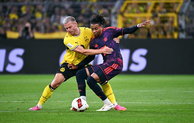Dortmund, Germany, 1. Bundesliga, Supercup, Signal Iduna Park Dortmund, Bor. Dortmund vs FC Bayern München; Julian Ryerson (BVB), Michael Olise (FCB). Action.