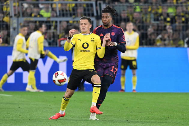 22.08.2026, xsltx, Fussball Franz Beckenbauer Supercup 2026, Borussia Dortmund - FC Bayern München v.l. Konstantinos Karetsas (Borussia Dortmund) Michael Olise (FC Bayern Muenchen) Zweikampf, Aktion, action, battle for the ball (DFL DFB REGULATIONS PROHIBIT ANY USE OF PHOTOGRAPHS as IMAGE SEQUENCES and or QUASI-VIDEO) Dortmund