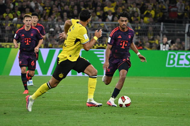 22.08.2026, xsltx, Fussball Franz Beckenbauer Supercup 2026, Borussia Dortmund - FC Bayern München v.l. Ramy Bensebaini (Borussia Dortmund) Nathaniel Brown (FC Bayern Muenchen) Zweikampf, Aktion, action, battle for the ball (DFL DFB REGULATIONS PROHIBIT ANY USE OF PHOTOGRAPHS as IMAGE SEQUENCES and or QUASI-VIDEO) Dortmund