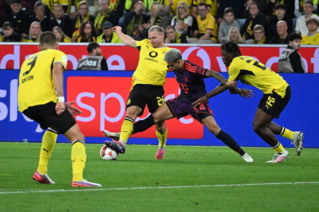 22.08.2026, xsltx, Fussball Franz Beckenbauer Supercup 2026, Borussia Dortmund - FC Bayern München v.l. Julian Ryerson (Borussia Dortmund) Luis Diaz (FC Bayern Muenchen) Joane Gadou (Borussia Dortmund) Zweikampf, Aktion, action, battle for the ball (DFL DFB REGULATIONS PROHIBIT ANY USE OF PHOTOGRAPHS as IMAGE SEQUENCES and or QUASI-VIDEO) Dortmund