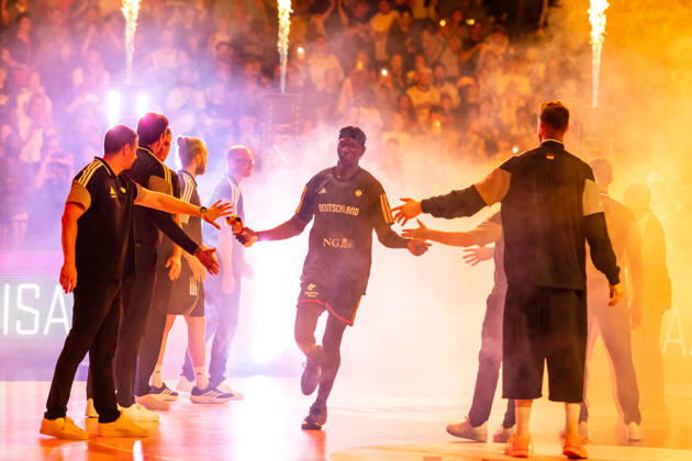 22.08.2026, GER, Turkish Airlines Supercup 2026, Hamburg, Finale, Deutschland-Kroatien Isaac Bonga (Deutschland, 0) bei der Teamvorstelluung Hamburg Barclays Arena Hamburg Deutschland