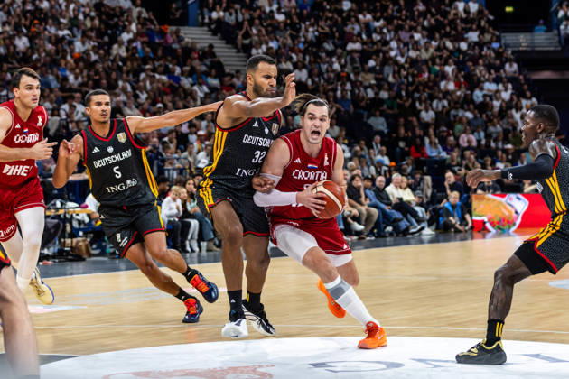 22.08.2026, GER, Turkish Airlines Supercup 2026, Hamburg, Finale, Deutschland-Kroatien Mario Hezonja (Kroatien, 8), Johannes Thiemann (Deutschland, 32) Hamburg Barclays Arena Hamburg Deutschland
