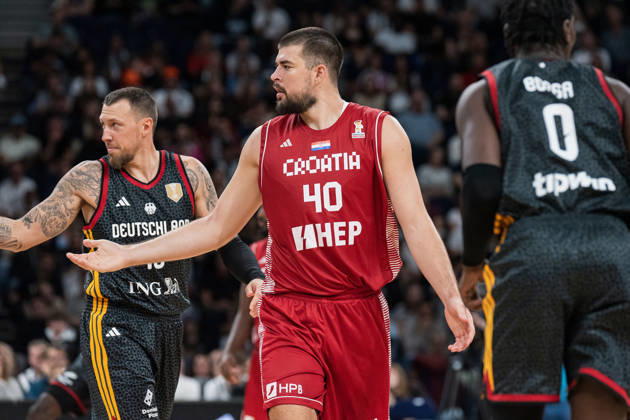Basketball, Turkish Airlines Supercup 2026, Türkei - Kroatien, Barclays Arena (Hamburg), 22.08.2026, Finale Ivica Zubac ( 40, KROATIEN, Center, Indiana Pacers) beschwert sich