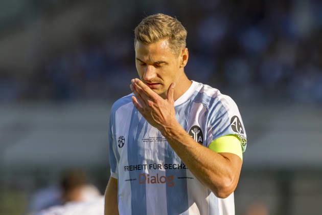 München, Deutschland 22. August 2026: DFB-Pokal - 2026 2027 - 1. Runde - TSV 1860 München gegen Holstein Kiel Im Bild: Dennis Dressel (TSV) nachdenklich auf dem Spielfeld. DFB DFL regulations prohibit any use of photographs as image sequences and or quasi-video Grünwalder Stadion Bayern Copyright: xFotostandx xSchäferx