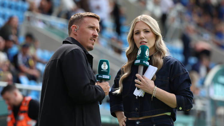 22.08.2026, xrekx, Fussball DFB Pokal 1.Runde, 1.FC Saarbruecken - Hertha BSC Berlin v.l. Max Kruse & Laura Papendick (DFL DFB REGULATIONS PROHIBIT ANY USE OF PHOTOGRAPHS as IMAGE SEQUENCES and or QUASI-VIDEO) Saarbruecken
