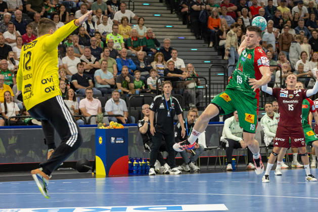 Shot on goal by Elvar Orn Jonsson (SC Magdeburg, 19), SC Magdeburg vs. Füchse Berlin, Handball, HBL, REXEL SUPER CUP, 2026, 22.08.2026 Munich SAP Garden Germany Copyright: xPFA BjörnxKeckerx