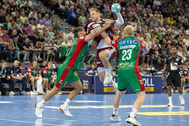 Shot on goal by Elvar Orn Jonsson (SC Magdeburg, 19), SC Magdeburg vs. Füchse Berlin, Handball, HBL, REXEL SUPER CUP, 2026, 22.08.2026 Munich SAP Garden Germany Copyright: xPFA BjörnxKeckerx