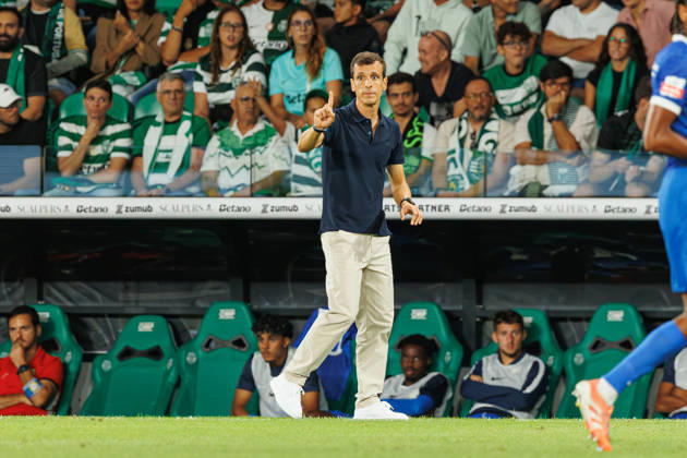Sergio Ferreira head coach Of Fc Alverca seen during Betclic League game between teams of Sporting CP and FC Alverca (Luis Loureiro Ball Raw Images) Lisboa Estadio Jose Alvalade Portugal Copyright: xLuisxLoureirox LuisloureiroSCPAlverca-8292