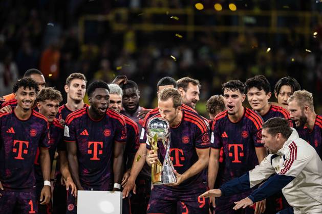 Harry Kane 9 (FC Bayern Muenchen) mit Pokal, Borussia Dortmund vs. FC Bayern Muenchen, Fussball, Franz Beckenbauer Supercup, 22.08.2026 DFB regulations prohibit any use of photographs as image sequences and or quasi-video Dortmund Nordrhein-Westfalen Deutschland
