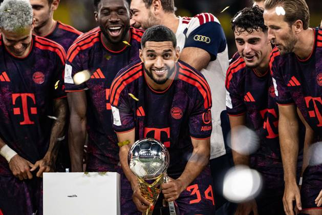 Ismael Saibari 34 (FC Bayern Muenchen) mit Pokal, Borussia Dortmund vs. FC Bayern Muenchen, Fussball, Franz Beckenbauer Supercup, 22.08.2026 DFB regulations prohibit any use of photographs as image sequences and or quasi-video Dortmund Nordrhein-Westfalen Deutschland