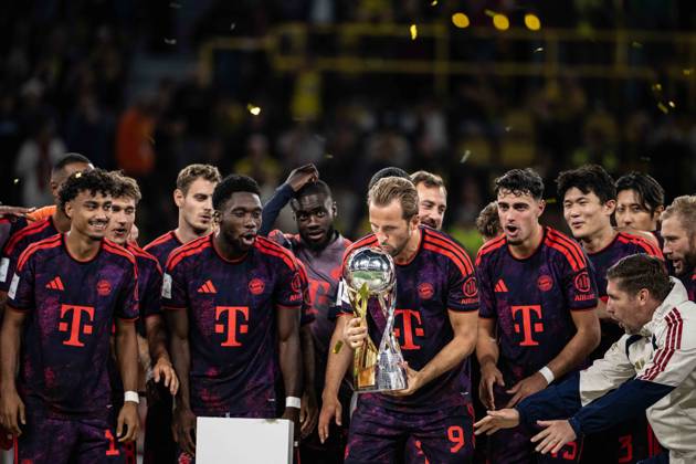 Harry Kane 9 (FC Bayern Muenchen) mit Pokal, Borussia Dortmund vs. FC Bayern Muenchen, Fussball, Franz Beckenbauer Supercup, 22.08.2026 DFB regulations prohibit any use of photographs as image sequences and or quasi-video Dortmund Nordrhein-Westfalen Deutschland