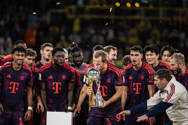 Harry Kane 9 (FC Bayern Muenchen) mit Pokal, Borussia Dortmund vs. FC Bayern Muenchen, Fussball, Franz Beckenbauer Supercup, 22.08.2026 DFB regulations prohibit any use of photographs as image sequences and or quasi-video Dortmund Nordrhein-Westfalen Deutschland
