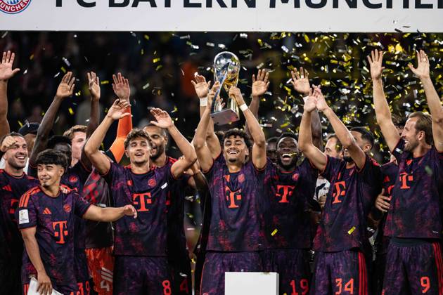 Nathaniel Brown 11 (FC Bayern Muenchen) mit Pokal, Borussia Dortmund vs. FC Bayern Muenchen, Fussball, Franz Beckenbauer Supercup, 22.08.2026 DFB regulations prohibit any use of photographs as image sequences and or quasi-video Dortmund Nordrhein-Westfalen Deutschland