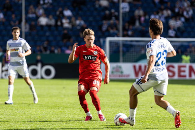 DFB-Pokal, 2026 2027, 1. Runde: MSV Duisburg - SV 07 Elversberg; 22.08.2026 Cole Campbell (SV 07 Elversberg, 39), Jan-Simon Symalla (MSV Duisburg, 23) DFB-Pokal, 2026 2027, 1. Runde: MSV Duisburg - SV 07 Elversberg; Schauinsland-Reisen-Arena, Duisburg; 22.08.2026 DFB regulations prohibit any use of photographs as image sequences and or quasi video. Copyright: xBEAUTIFULxSPORTS Buriakovx