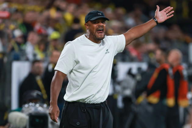 Franz Beckenbauer Supercup 2026 - Borussia Dortmund - FC Bayern München am 22.08.2026 im Signal Iduna Park in Dortmund Trainer Vincent Kompany (Muenchen) gibt lautstark Anweisungen