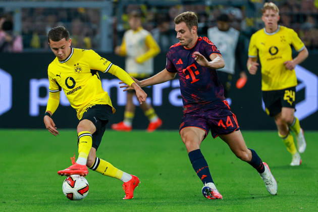 Franz Beckenbauer Supercup 2026 - Borussia Dortmund - FC Bayern München am 22.08.2026 im Signal Iduna Park in Dortmund Konstantinos Karetsas (Dortmund 19) gegen Josip Stanisic (Muenchen 44)