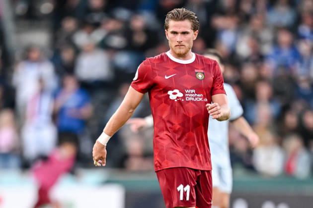 Tim Rossmann (SG Sonnenhof Grossaspach) Schaut waehrend des DFB-Pokal 1 Runde Spiels zwichen SG Sonnenhof Grossaspach v Arminia Bielefeld, Wir machen Druck Arena am 22. August 2026 in Grossaspach, Deutschland. (Foto von Harry Langer DeFodi Images) +++ Tim Rossmann (SG Sonnenhof Grossaspach) Looks on during the DFB-Pokal 1 Runde match between SG Sonnenhof Grossaspach v Arminia Bielefeld at Wir machen Druck Arena on August 22, 2026 in Grossaspach, Germany. (Photo by Harry Langer DeFodi Images) (Photo by Harry Langer DeFodi Images) DFB DFL REGULATIONS PROHIBIT ANY USE OF PHOTOGRAPHS AS IMAGE SEQUENCES AND OR QUASI-VIDEO. -