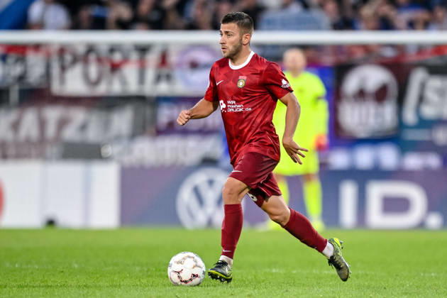 Marius Kunde (SG Sonnenhof Grossaspach) in Aktion, am Ball, Einzelaktion waehrend des DFB-Pokal 1 Runde Spiels zwichen SG Sonnenhof Grossaspach v Arminia Bielefeld, Wir machen Druck Arena am 22. August 2026 in Grossaspach, Deutschland. (Foto von Harry Langer DeFodi Images) +++ Marius Kunde (SG Sonnenhof Grossaspach) controls the Ball during the DFB-Pokal 1 Runde match between SG Sonnenhof Grossaspach v Arminia Bielefeld at Wir machen Druck Arena on August 22, 2026 in Grossaspach, Germany. (Photo by Harry Langer DeFodi Images) (Photo by Harry Langer DeFodi Images) DFB DFL REGULATIONS PROHIBIT ANY USE OF PHOTOGRAPHS AS IMAGE SEQUENCES AND OR QUASI-VIDEO. -