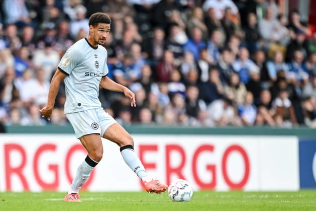 Joel Felix (Arminia Bielefeld) in Aktion, am Ball, Einzelaktion waehrend des DFB-Pokal 1 Runde Spiels zwichen SG Sonnenhof Grossaspach v Arminia Bielefeld, Wir machen Druck Arena am 22. August 2026 in Grossaspach, Deutschland. (Foto von Harry Langer DeFodi Images) +++ Joel Felix (Arminia Bielefeld) controls the Ball during the DFB-Pokal 1 Runde match between SG Sonnenhof Grossaspach v Arminia Bielefeld at Wir machen Druck Arena on August 22, 2026 in Grossaspach, Germany. (Photo by Harry Langer DeFodi Images) (Photo by Harry Langer DeFodi Images) DFB DFL REGULATIONS PROHIBIT ANY USE OF PHOTOGRAPHS AS IMAGE SEQUENCES AND OR QUASI-VIDEO. -