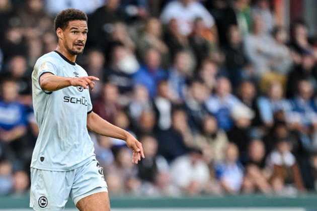 Joel Felix (Arminia Bielefeld) gestikuliert, gestik waehrend des DFB-Pokal 1 Runde Spiels zwichen SG Sonnenhof Grossaspach v Arminia Bielefeld, Wir machen Druck Arena am 22. August 2026 in Grossaspach, Deutschland. (Foto von Harry Langer DeFodi Images) +++ Joel Felix (Arminia Bielefeld) gestures during the DFB-Pokal 1 Runde match between SG Sonnenhof Grossaspach v Arminia Bielefeld at Wir machen Druck Arena on August 22, 2026 in Grossaspach, Germany. (Photo by Harry Langer DeFodi Images) (Photo by Harry Langer DeFodi Images) DFB DFL REGULATIONS PROHIBIT ANY USE OF PHOTOGRAPHS AS IMAGE SEQUENCES AND OR QUASI-VIDEO. -