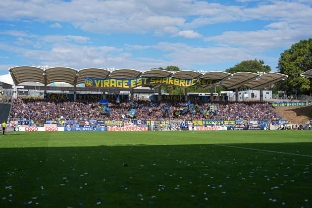 22.08.2026, xydrx, Fußball, DFB Pokal, 1. FC Saarbrücken - Hertha BSC, Saison 2026 2027, Ludwigsparkstadion: Übersichtsbild Ausverkaufter Heimbereich DFB regulations prohibit any use of photographs as image sequences and or quasi-video. Copyright: HMBxMedia YannisxDreimann