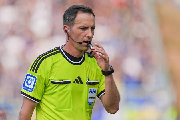 22.08.2026, xydrx, Fußball, DFB Pokal, 1. FC Saarbrücken - Hertha BSC, Saison 2026 2027, Ludwigsparkstadion: Benjamin Brand (Schiedsrichter) DFB regulations prohibit any use of photographs as image sequences and or quasi-video. Copyright: HMBxMedia YannisxDreimann
