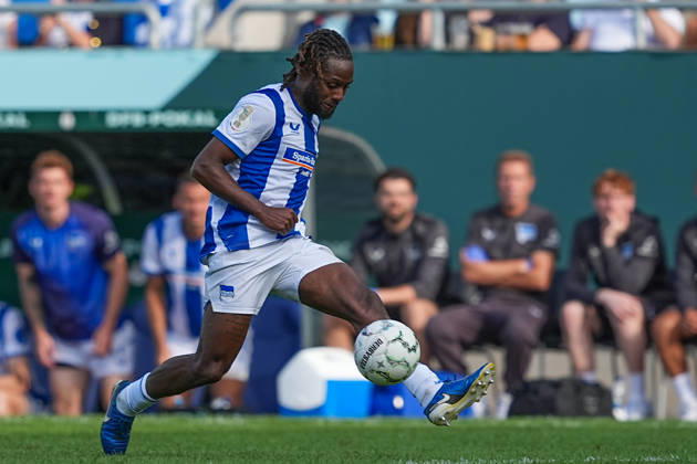 22.08.2026, xydrx, Fußball, DFB Pokal, 1. FC Saarbrücken - Hertha BSC, Saison 2026 2027, Ludwigsparkstadion: Deyovaisio Zeefuik (Hertha BSC, 42) DFB regulations prohibit any use of photographs as image sequences and or quasi-video. Copyright: HMBxMedia YannisxDreimann