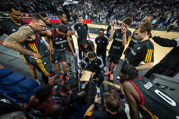 Basketball Hamburg 22.08.2026 Turkish Airlines Supercup 2026 Finale Deutschland (GER) - Kroatien (CRO) Auszeit Alex Mumbru (Deutschland, Bundestrainer)