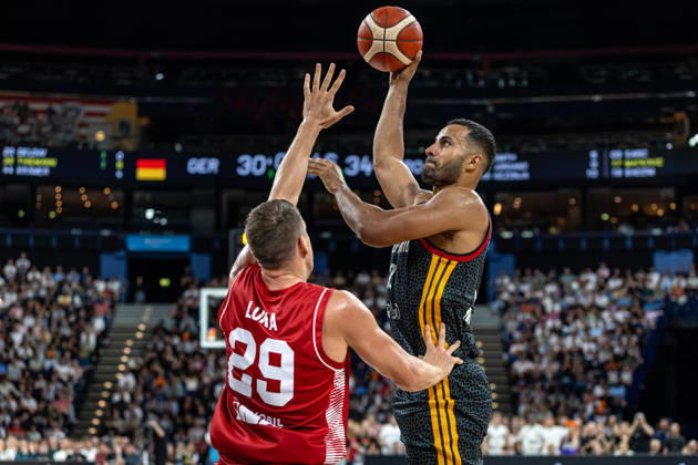 Basketball Hamburg 22.08.2026 Turkish Airlines Supercup 2026 Finale Deutschland (GER) - Kroatien (CRO) Johannes Thiemann (Deutschland, No.32) Luka Bozic (Kroatien, No.29)
