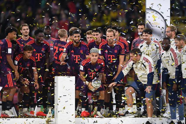 Luis Diaz (FC Bayern Muenchen) mit dem Supercup Pokal waehrend des Franz-Beckenbauer-Supercup Endspiel 2026 zwischen Borussia Dortmund und FC Bayern Muenchen, Signal Iduna Park am 22. August 2026 in Dortmund, Deutschland. (Foto von Ralf Treese DeFodi Images) +++ Luis Diaz (FC Bayern Muenchen) with the supercup trophy during the Franz Beckenbauer Supercup match between Borussia Dortmund and FC Bayern Muenchen at Signal Iduna Park on August 22, 2026 in Dortmund, Germany. (Photo by Ralf Treese DeFodi Images) -