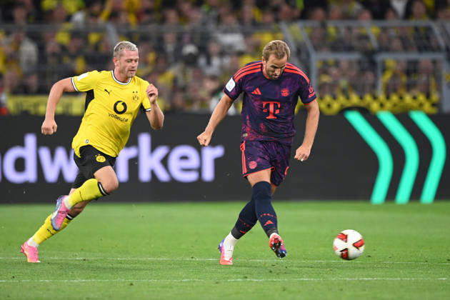 Harry KANE (M) gegen Julian RYERSON (DO) Aktion, Zweikampf, Fussball DFL Franz Beckenbauer Supercup 2026 Borussia Dortmund - FC Bayern Muenchen 1-2 am 22.08.2026 in Dortmund Deutschland. DFL regulations prohibit any use of photographs as image sequences and or quasi-video Â