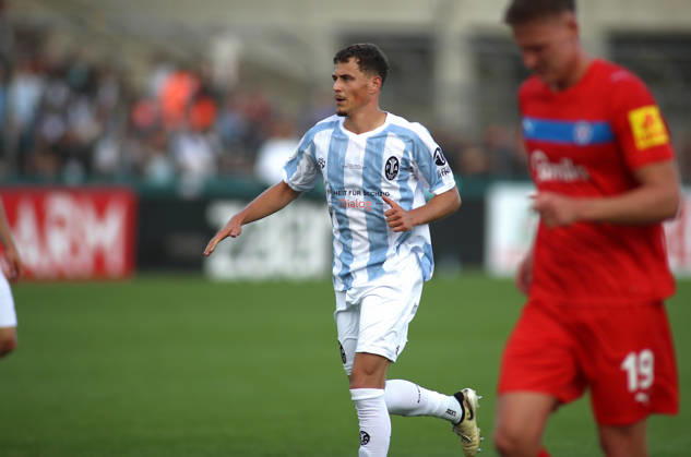 Fussball, Herren, DFB-Pokal, 1.Hauptrunde, Saison 2026 2027, TSV 1860 München - Holstein Kiel, Grünwalder Stadion Benedikt Hoppe (TSV 1860 München) im Laufen