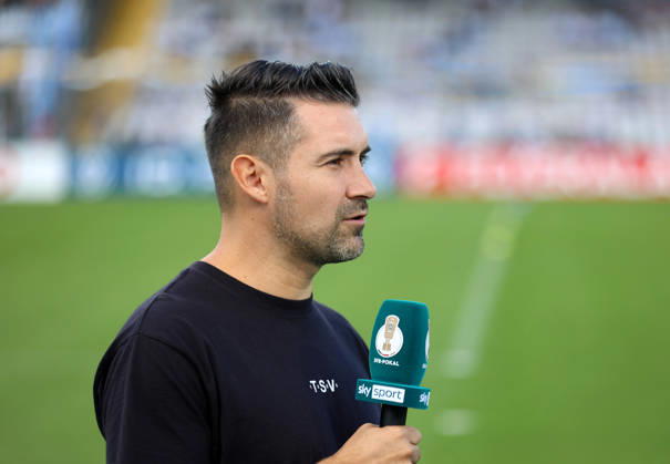 Fussball, Herren, DFB-Pokal, 1.Hauptrunde, Saison 2026 2027, TSV 1860 München - Holstein Kiel, Grünwalder Stadion Alper Kayabunar, Trainer (TSV 1860 München) beim Interview, Sky