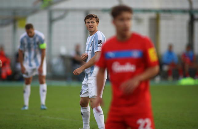 Fussball, Herren, DFB-Pokal, 1.Hauptrunde, Saison 2026 2027, TSV 1860 München - Holstein Kiel, Grünwalder Stadion Moritz Seiffert (TSV 1860 München) stehend mit Blick nach links