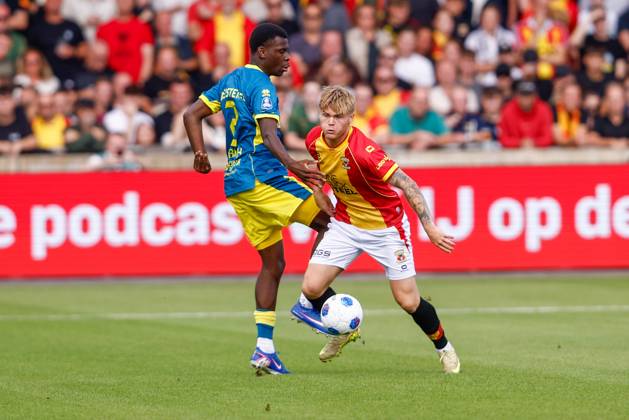 DEVENTER , 23-08-2026 , Stadium De Adelaarshorst , season 2026 2027 , Dutch Eredivisie football . match between Go Ahead Eagles and ADO Den Haag, Picture shows ADO Den Haag player Othniel Raterink, Go Ahead Eagles player Erik Flataker Go Ahead Eagles - ADO  x205968697x Copyright: