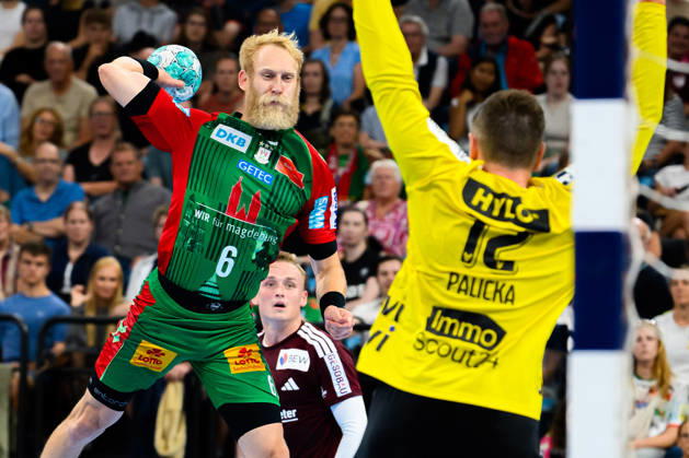 Muenchen: HBL Super Cup 2026 - SC Magdeburg - Fuechse Berlin Matthias Musche (SC Magdeburg), Torhueter Andreas Palicka (Berlin) Muenchen SAP Garden Bayern Deutschland