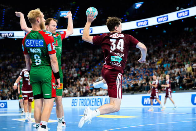 Muenchen: HBL Super Cup 2026 - SC Magdeburg - Fuechse Berlin v.li. Tim Bennet Thielicke (SC Magdeburg), Hakun West av Teigum (Berlin) Muenchen SAP Garden Bayern Deutschland