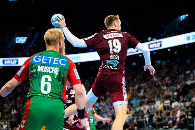 Muenchen: HBL Super Cup 2026 - SC Magdeburg - Fuechse Berlin v.li. Matthias Musche (SC Magdeburg), Mathias Gidsel (Berlin) Muenchen SAP Garden Bayern Deutschland