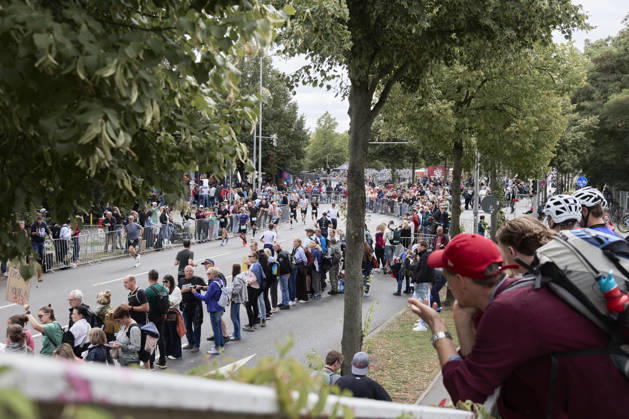 IRONMAN 70.3 Leipzig 2026: Laufsegment, Am Sportforum Athletinnen und Athleten beim IRONMAN 70.3 Leipzig am 23. August 2026 während beim Laufen. Der Wettkampf über die Halbdistanz umfasst 1,9 Kilometer Schwimmen, 90 Kilometer Radfahren und 21,1 Kilometer Laufen und ist Teil der internationalen IRONMAN-70.3-Serie.
