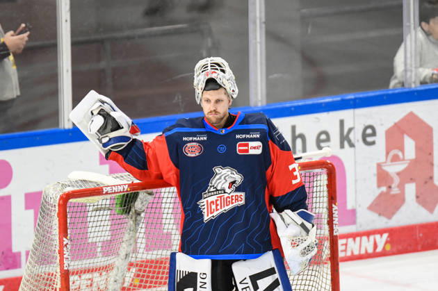 Nuernberg Ice Tigers vs. Loewen Frankfurt, Eishockey, Deutsche Eishockey Liga, Penny DEL, Vorbereitungsspiel, Gaeuboden Cup, Saison 2026 2027 am 23.08.2026 Luis Janett (Nuernberg Ice Tigers), Eishockey Herren, Deutsche Eishockey Liga, Penny DEL, Vorbereitungsspiel, Gaeuboden Cup, Saison 2026 2027 am 23.08.2026 im Eisstadion am Pulverturm, Nuernberg Ice Tigers (blau) gegen Loewen Frankfurt (weiss)