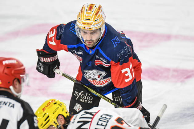 Nuernberg Ice Tigers vs. Loewen Frankfurt, Eishockey, Deutsche Eishockey Liga, Penny DEL, Vorbereitungsspiel, Gaeuboden Cup, Saison 2026 2027 am 23.08.2026 Tyler Spezia (Nuernberg Ice Tigers), Eishockey Herren, Deutsche Eishockey Liga, Penny DEL, Vorbereitungsspiel, Gaeuboden Cup, Saison 2026 2027 am 23.08.2026 im Eisstadion am Pulverturm, Nuernberg Ice Tigers (blau) gegen Loewen Frankfurt (weiss)
